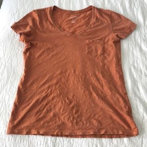 Fall tee in great condition!